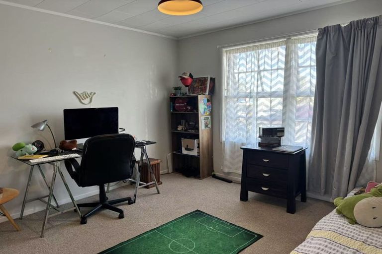 Photo of property in 959a Beach Road, Torbay, Auckland, 0630