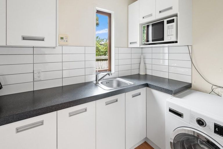 Photo of property in 6 Sandwich Road, Beckenham, Christchurch, 8023