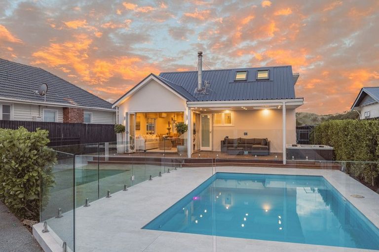 Photo of property in 35 Marine Parade, North New Brighton, Christchurch, 8083