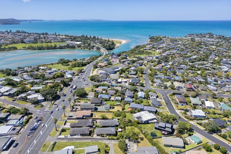 Photo of property in 1/213 Hibiscus Coast Highway, Red Beach, 0932