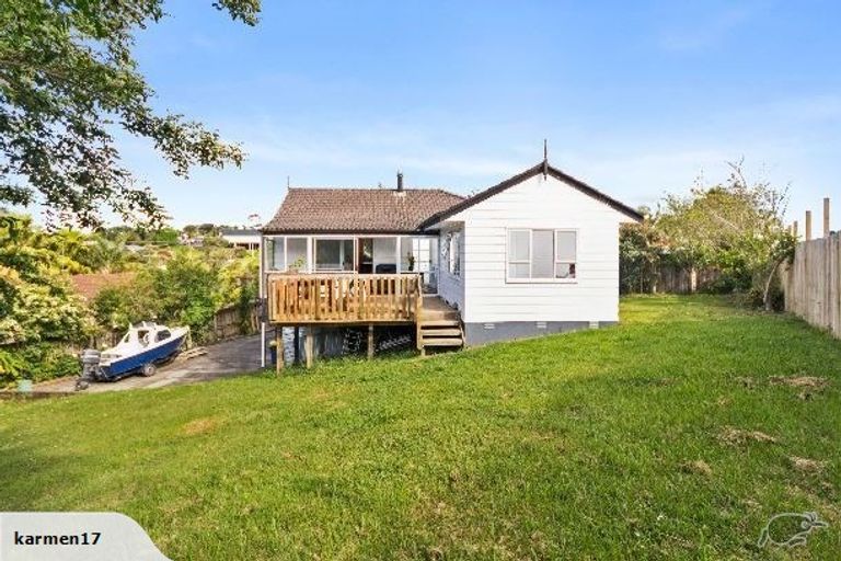 Photo of property in 11 Landsdale Place, Massey, Auckland, 0614