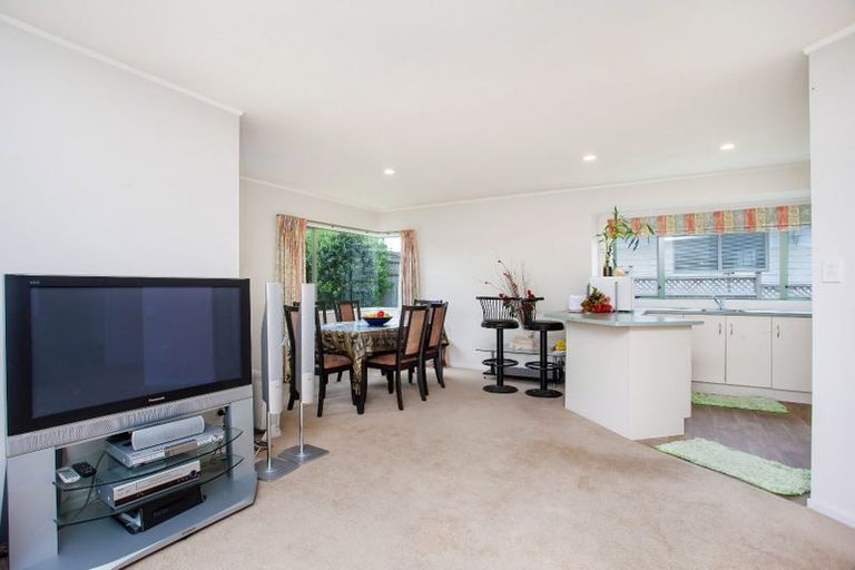 Photo of property in 9a Chilcott Road, Henderson, Auckland, 0612