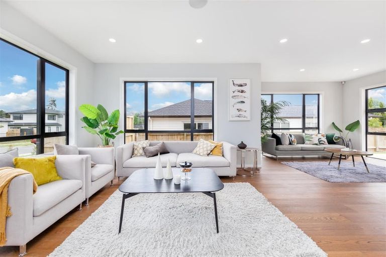 Photo of property in 22 Lewis Younie Road, Kumeu, 0810