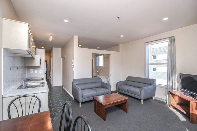 Photo of property in Atrium Towers, 8j/154 The Terrace, Wellington Central, Wellington, 6011