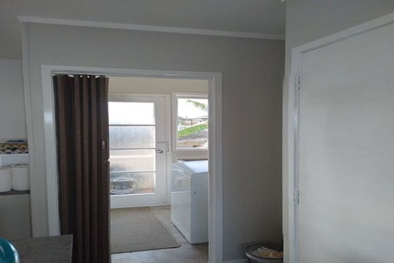 Photo of property in 2/25 Tanoa Place, Glendene, Auckland, 0602