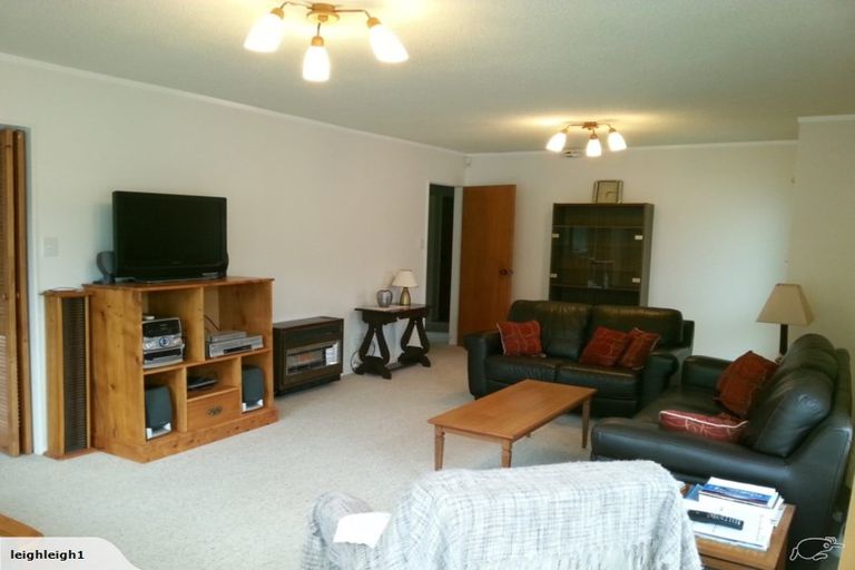 Photo of property in 30a Oxford Street, Tawa, Wellington, 5028