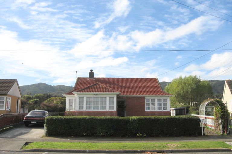 Photo of property in 9 Gibson Crescent, Naenae, Lower Hutt, 5011