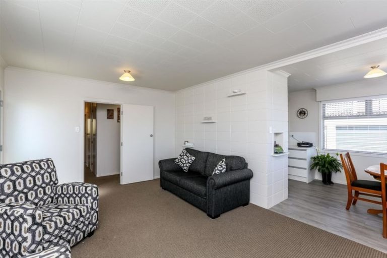 Photo of property in 14 South Road, Moturoa, New Plymouth, 4310