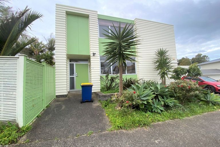 Photo of property in 20a Eversleigh Road, Belmont, Auckland, 0622
