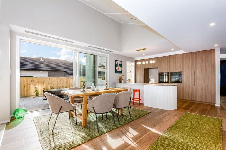 Photo of property in 28 Te Hoiere Street, Aotea, Porirua, 5024