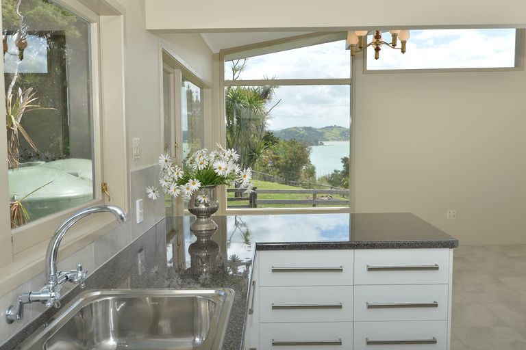 Photo of property in 43 Tahunatapu Road, Parua Bay, Whangarei, 0174
