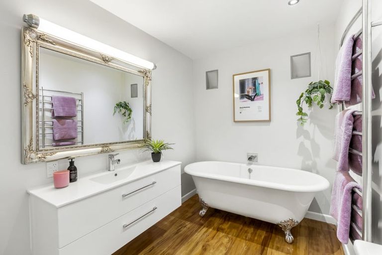 Photo of property in 1/46 Eversleigh Road, Belmont, Auckland, 0622