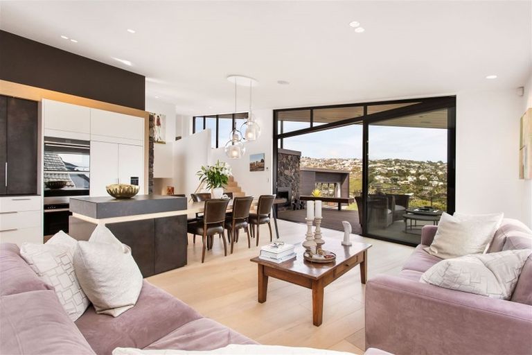 Photo of property in 3 Inverness Lane, Redcliffs, Christchurch, 8081