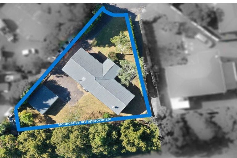 Photo of property in 1 Normandy Place, Henderson, Auckland, 0610