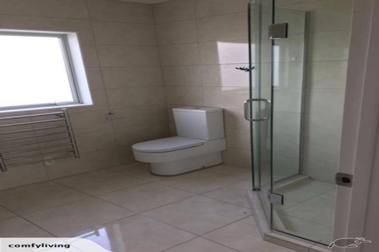 Photo of property in 4 Ballyboe Place, Pinehill, Auckland, 0632