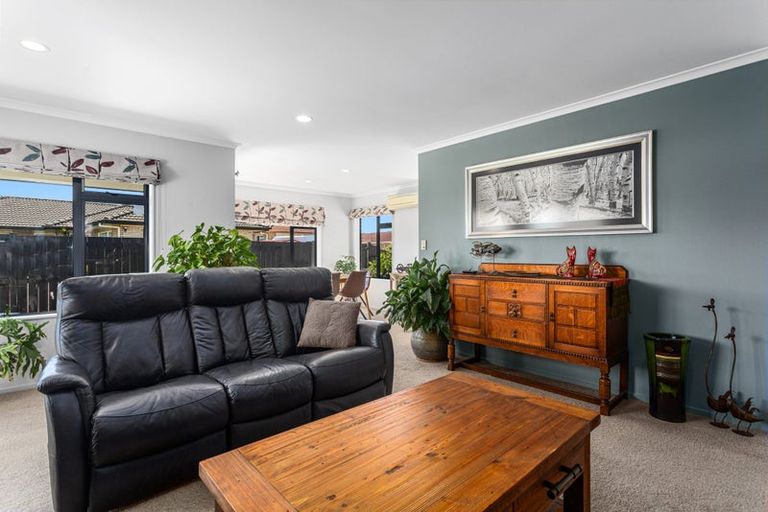 Photo of property in 21 Edgewater Grove, Whakatane, 3120