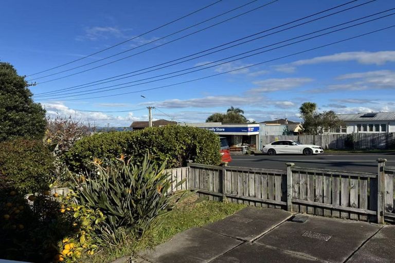 Photo of property in 959a Beach Road, Torbay, Auckland, 0630