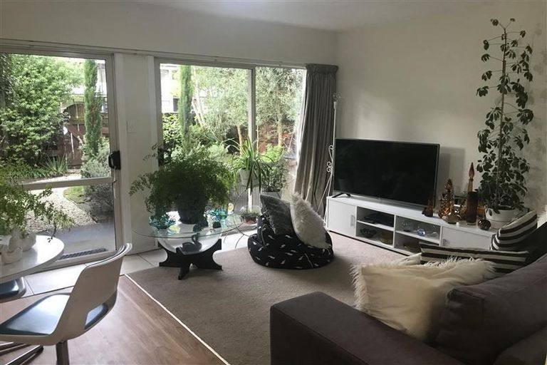 Photo of property in 3/1 Glen Road, Browns Bay, Auckland, 0630
