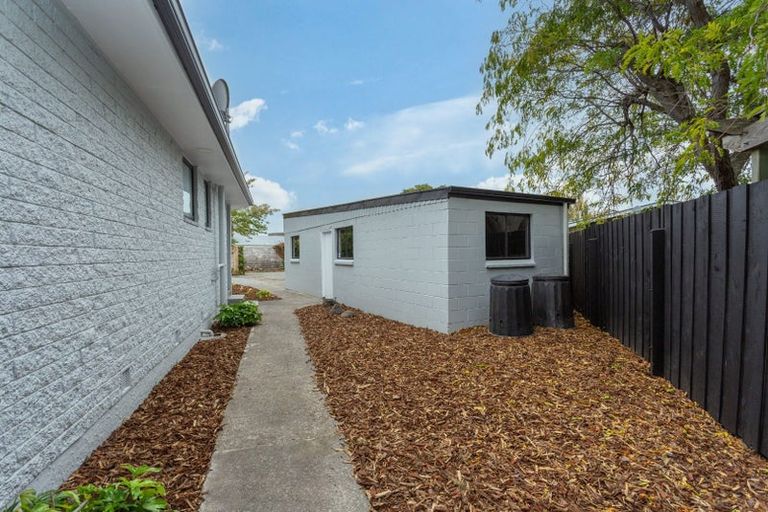 Photo of property in 8c Leeman Place, Redwood, Christchurch, 8051