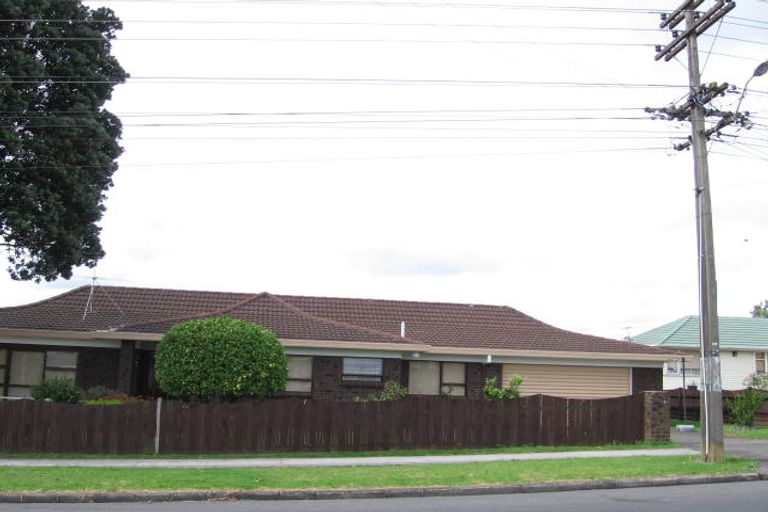 Photo of property in 39 Flanshaw Road, Te Atatu South, Auckland, 0610