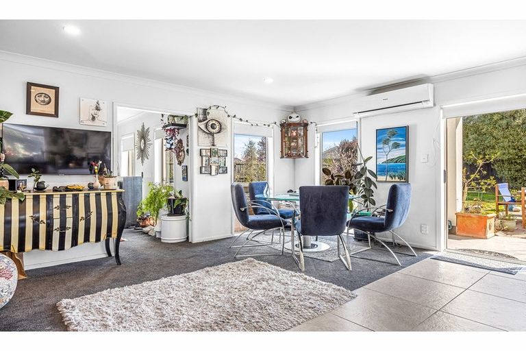 Photo of property in 20 Linkwater Way, Parklands, Christchurch, 8083