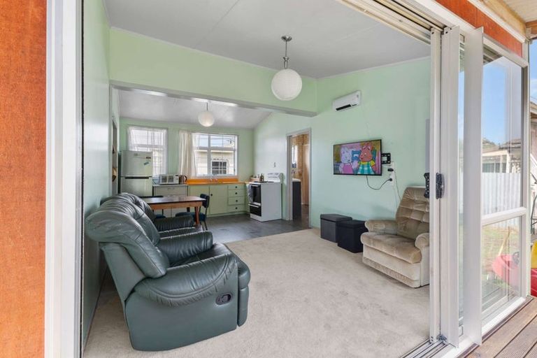 Photo of property in 1 Blake Street, Waitara, 4320