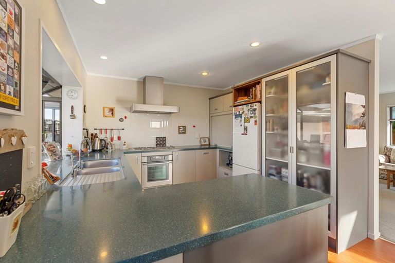 Photo of property in 6 Queens Road, Waikanae Beach, Waikanae, 5036