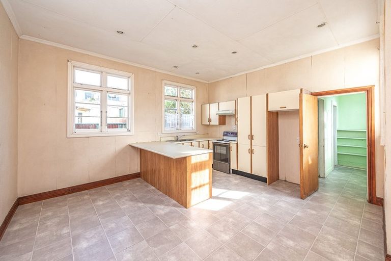 Photo of property in 2 Alma Road, Gonville, Whanganui, 4501