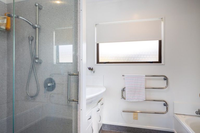 Photo of property in 517 Mangorei Road, Highlands Park, New Plymouth, 4312