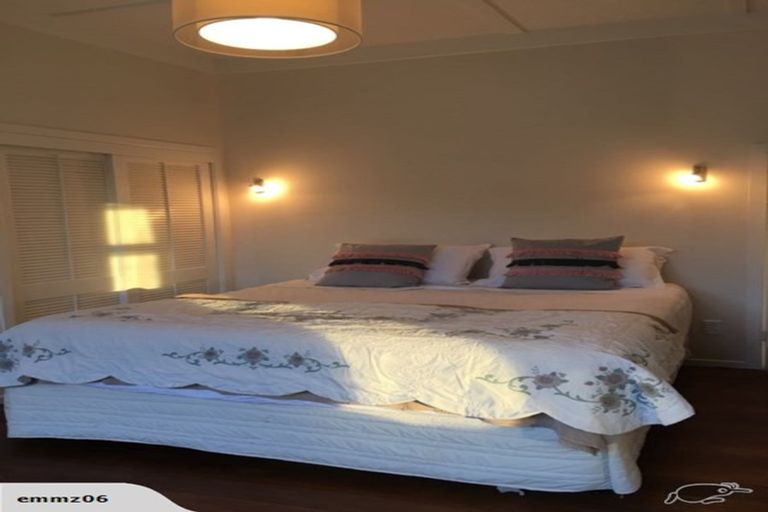 Photo of property in 63a Kiwi Esplanade, Mangere Bridge, Auckland, 2022