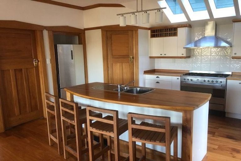 Photo of property in 18 Raroa Road, Kelburn, Wellington, 6012