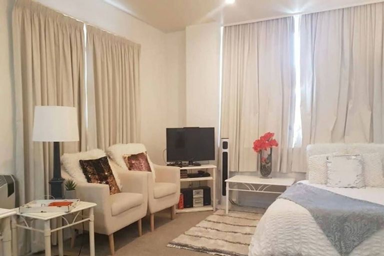 Photo of property in Terrace Tower Apartments, 126 The Terrace, Wellington Central, Wellington, 6011