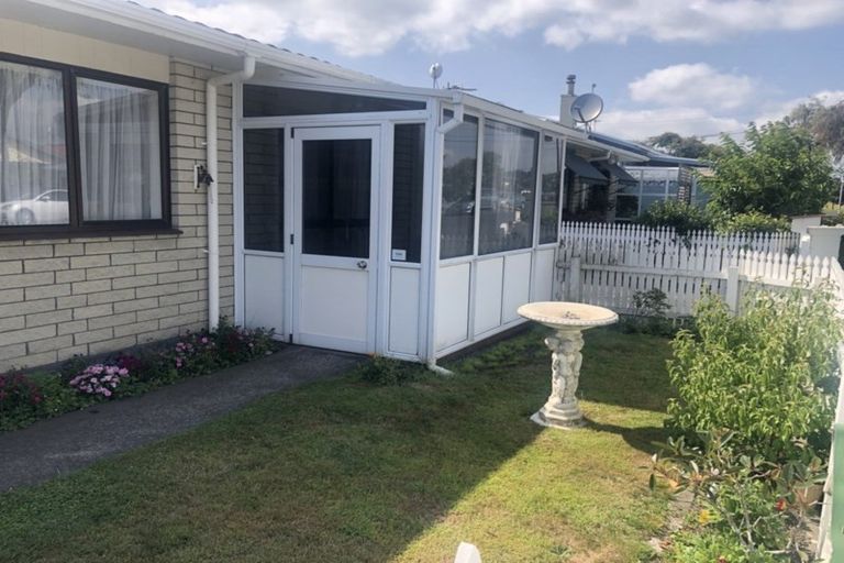 Photo of property in 1/6 Hoyle Place, New Plymouth, 4310