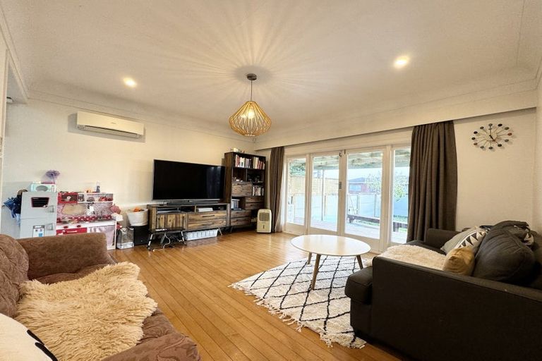 Photo of property in 54 Seymour Road, Sunnyvale, Auckland, 0612