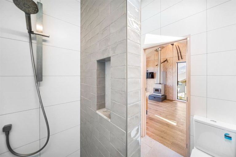 Photo of property in 45 Dart Place, Fernhill, Queenstown, 9300