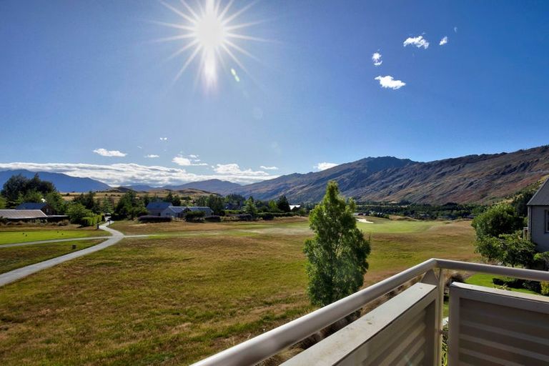 Photo of property in 15 Ayrburn Ridge, Arrowtown, Queenstown, 9371