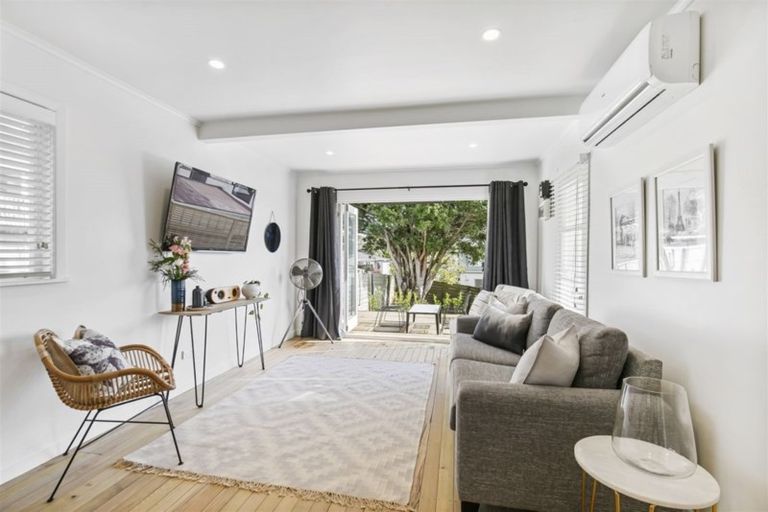 Photo of property in 1/18 Verbena Road, Birkdale, Auckland, 0626