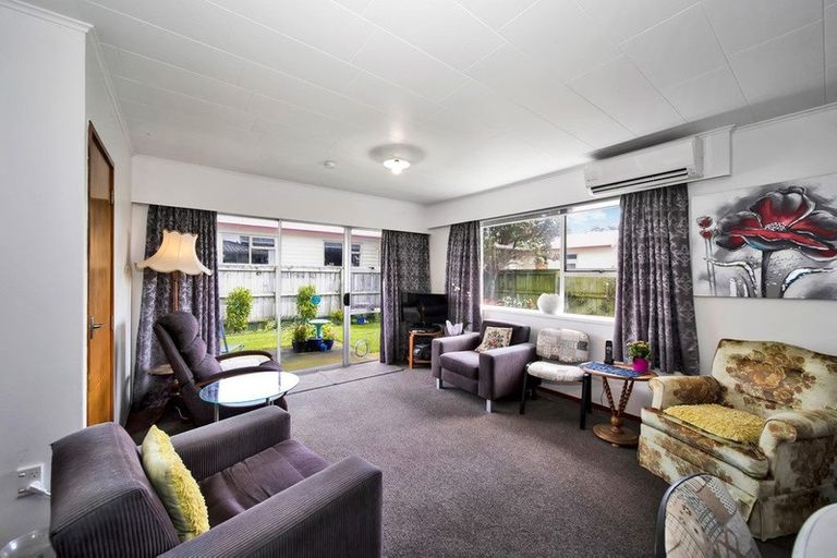 Photo of property in 4/29 Clemow Road, Fitzroy, New Plymouth, 4312