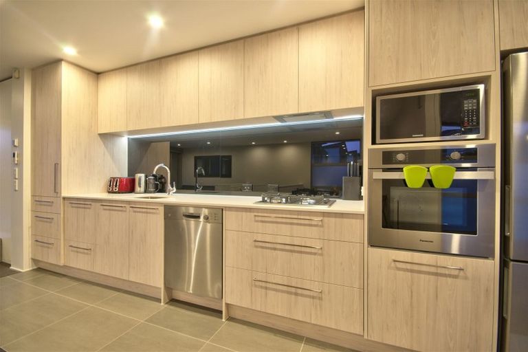 Photo of property in The Beeches Apartments, 13/60 Hallenstein Street, Queenstown, 9300