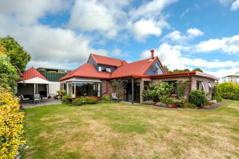 Photo of property in 27 Fairfax Terrace, Frankleigh Park, New Plymouth, 4310