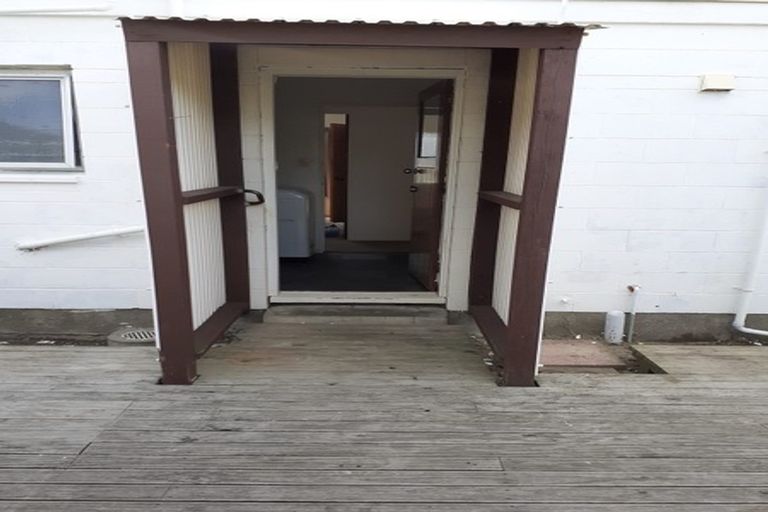 Photo of property in 1/192 Onepu Road, Lyall Bay, Wellington, 6022