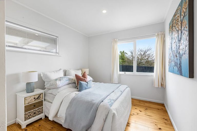 Photo of property in 1/222 Beach Haven Road, Beach Haven, Auckland, 0626