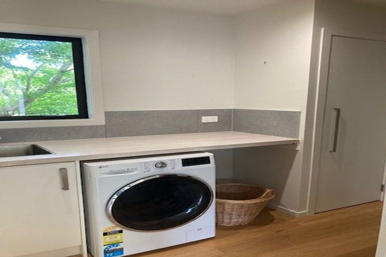 Photo of property in 9 Maori Hut Road, Red Beach, 0932