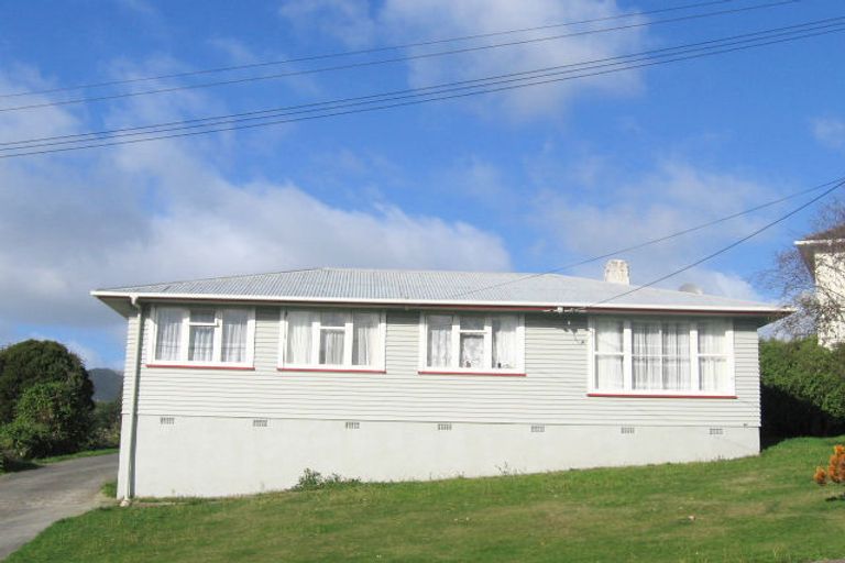 Photo of property in 8 York Place, Cannons Creek, Porirua, 5024