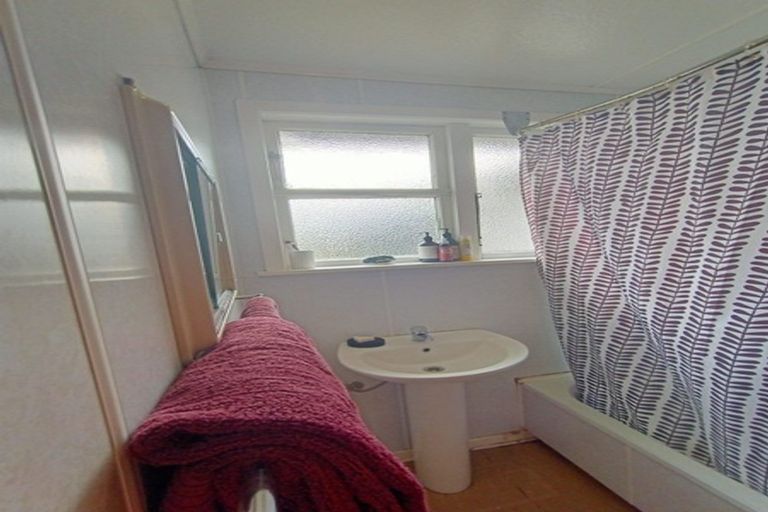 Photo of property in 21 Holland Crescent, Bulls, 4818