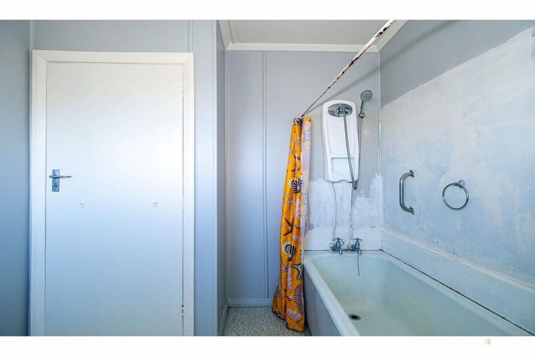 Photo of property in 6 Parsonage Road, Waimate, 7924