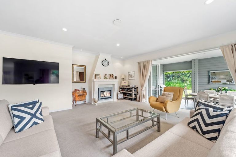 Photo of property in 35 Hobbs Road, Matakatia, Whangaparaoa, 0930