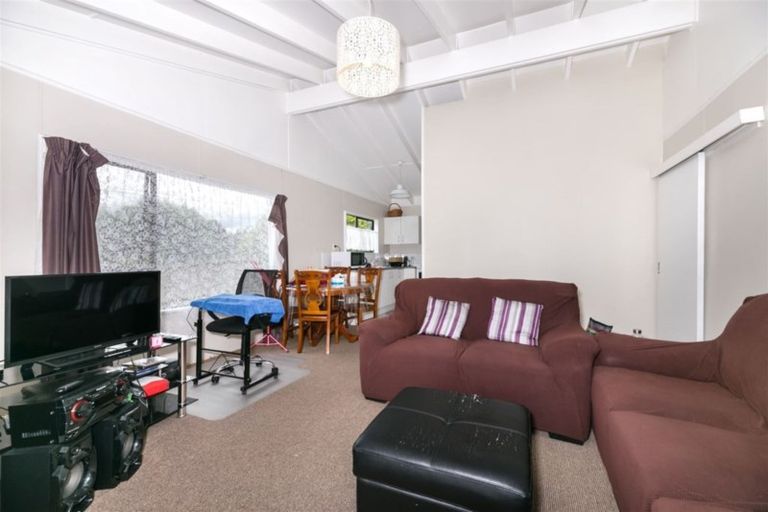 Photo of property in 134 Triangle Road, Massey, Auckland, 0614