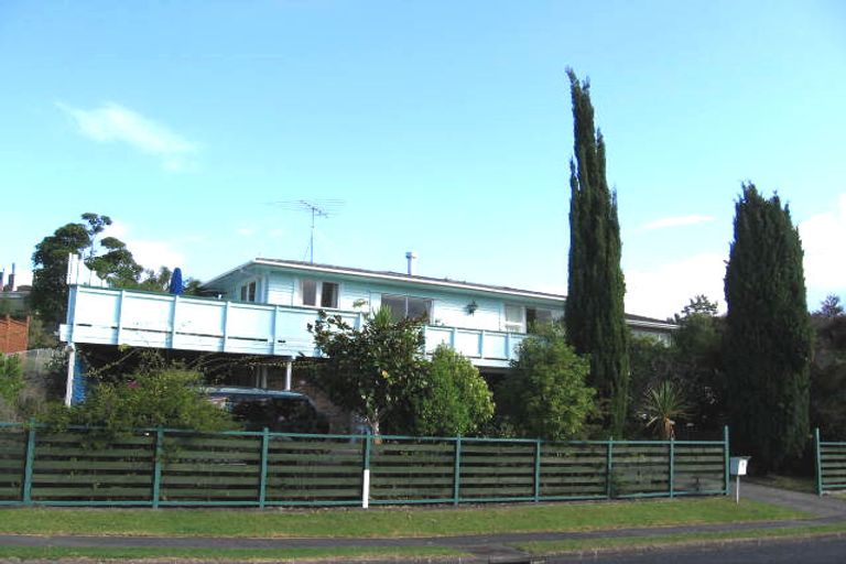 Photo of property in 9 Weatherly Road, Torbay, Auckland, 0630