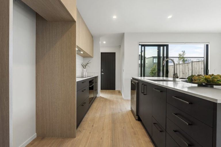 Photo of property in 4 Park Green Avenue, Rosehill, Papakura, 2113